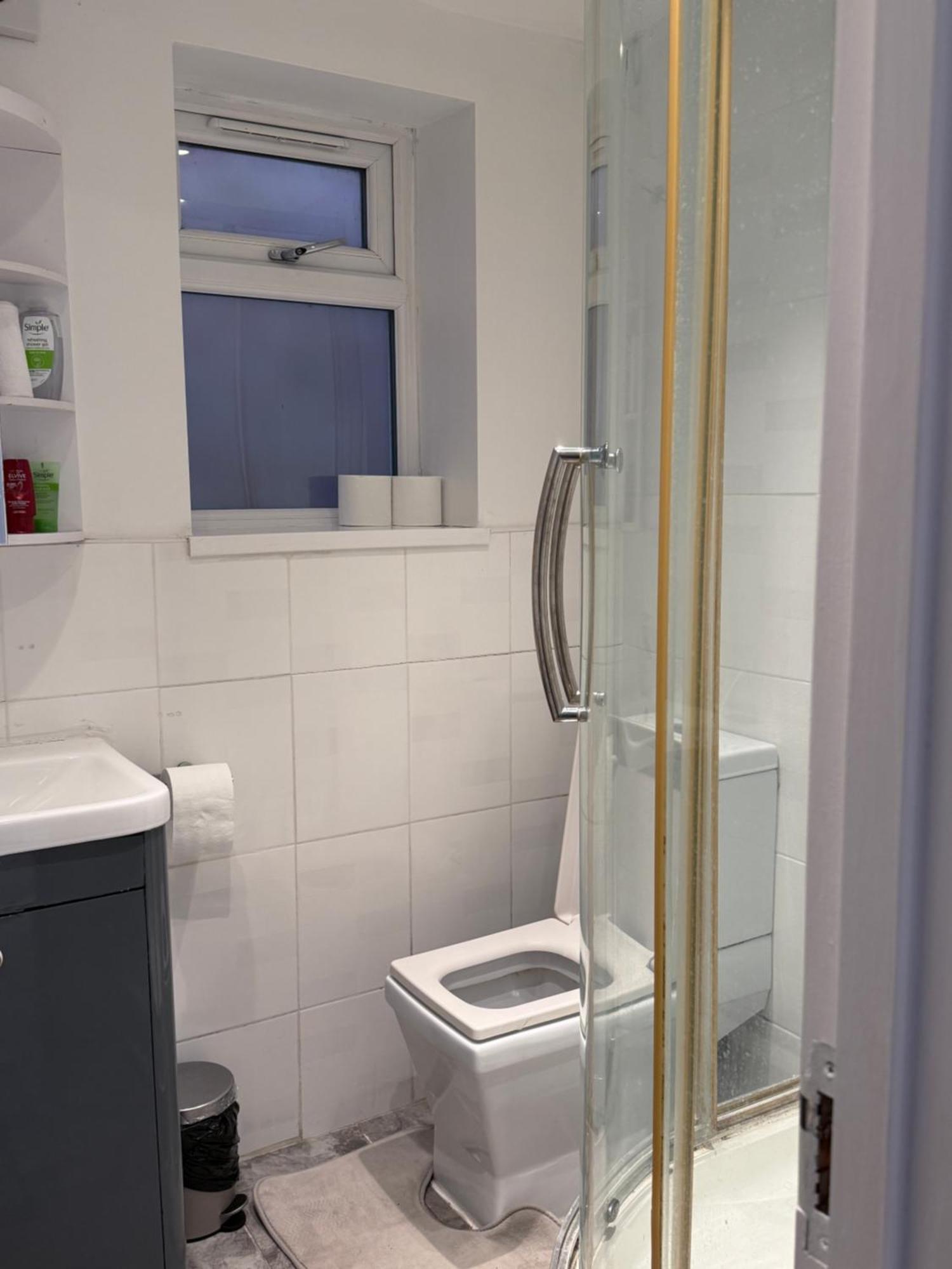 Cosy Guest Suite, West London ハウンズロー エクステリア 写真